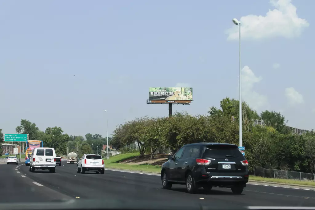 I-55 0.45 mi N/O 4500 South Broadway Exit ES, S/F