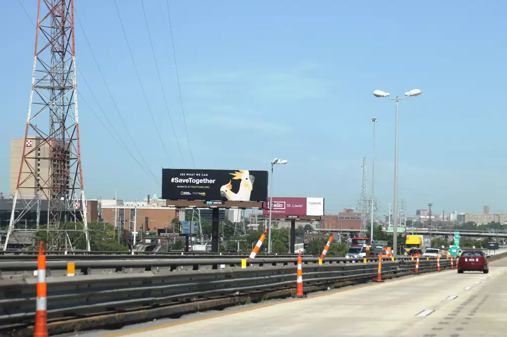 Hwy 40 0.5 mi E/O Broadway Exit 40B SS, E/F