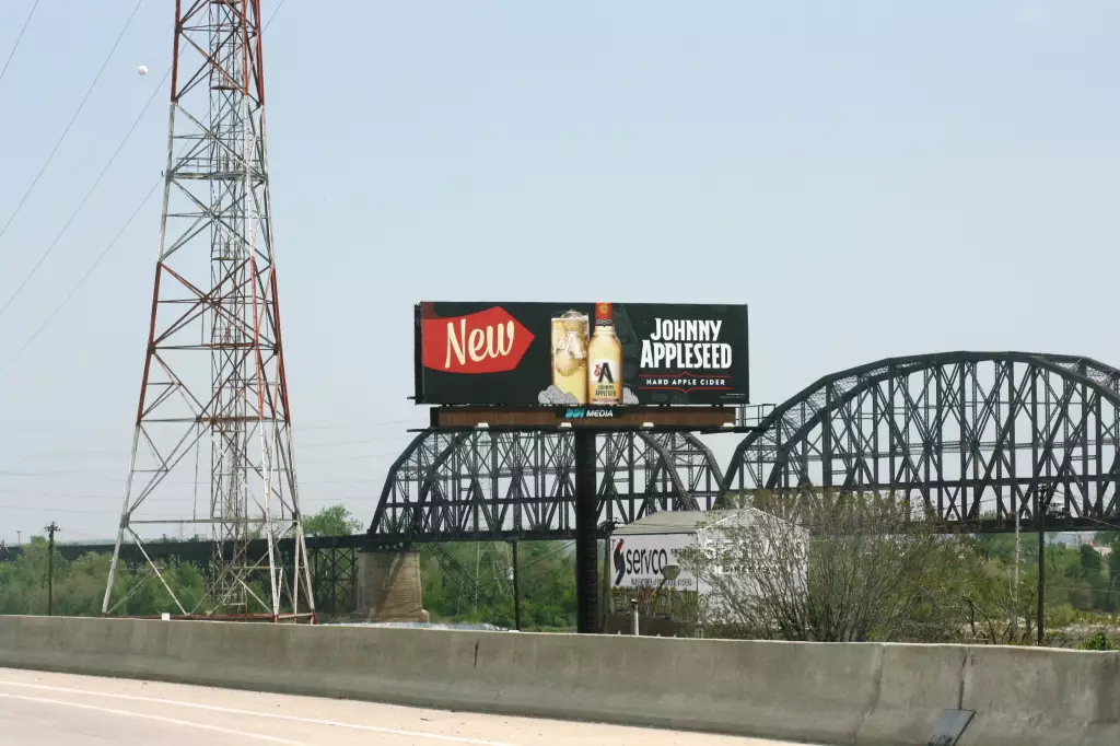 Hwy 40 0.4 mi E/O Broadway Exit 40B SS, W/F