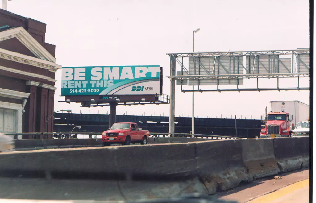 I-44/I-55 0.95 mi E/O I-44/I-55 merge ES, N/F