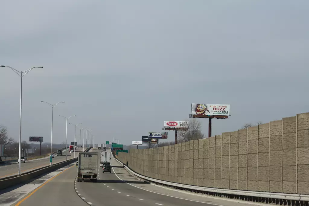 I-255 0.8 mi S/O Route 15 Underpass WS, N/F