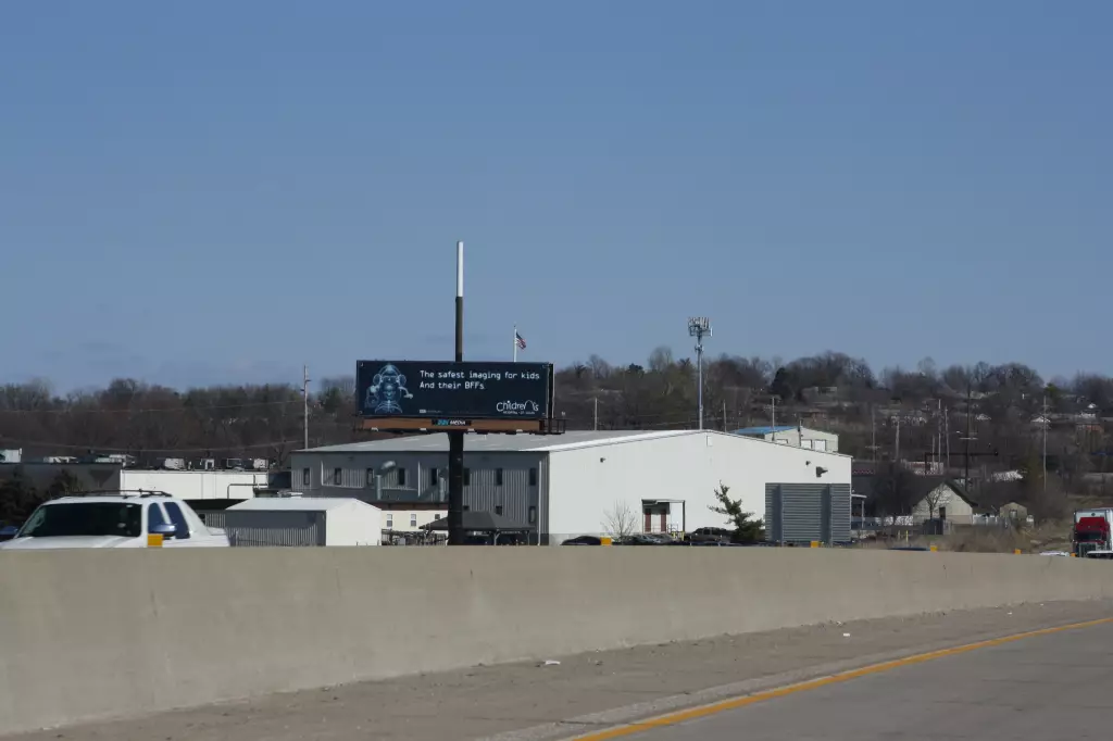 I-370 1.8 mi W/O Hwy 94 NS, W/F