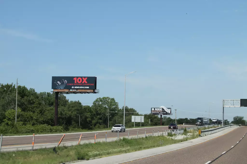 I-64 0.7 mi E/O 25th Street Exit SS, E/F