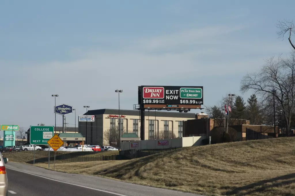 I-70 0.4 mi W/O Airport Exit #236 SS, W/F