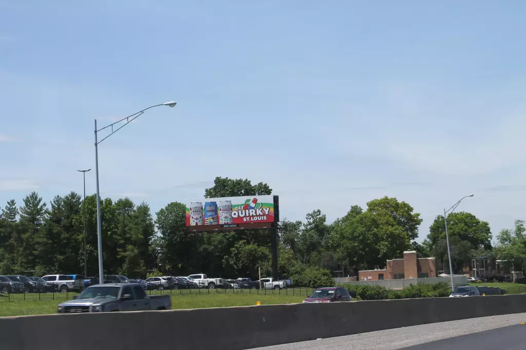 I-70 0.4 mi W/O Airport Exit #236 SS, E/F