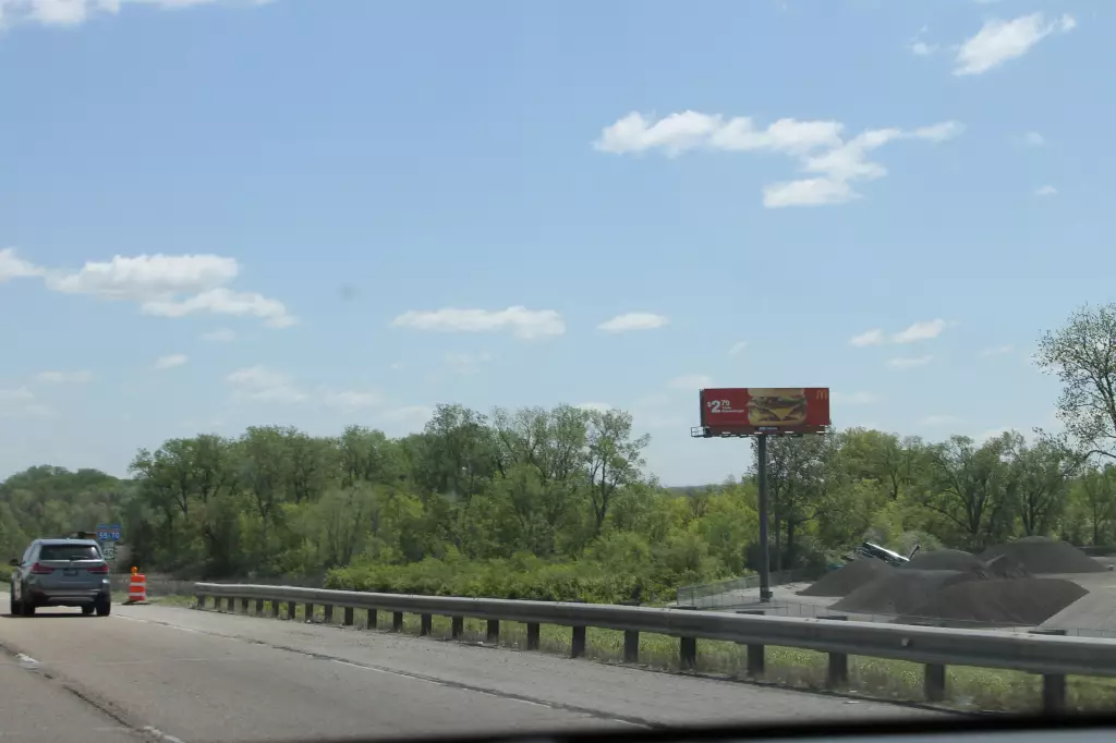 I-55/70 0.85 mi E/O Hwy 111 SS, W/F