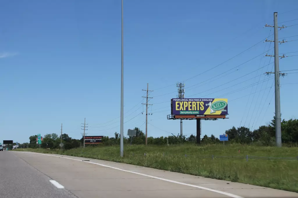 Hwy 40 0.4 mi W/O Winghaven Blvd. NS, E/F