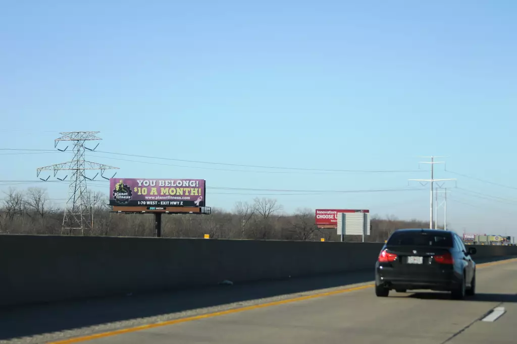 I-370 1.4 mi E/O Cave Springs/Truman Blvd SS, E/F