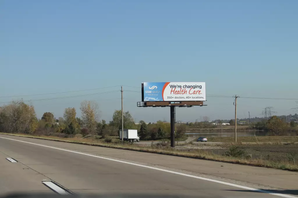 I-370 1.5 mi E/O Cave Springs/Truman Blvd SS, W/F