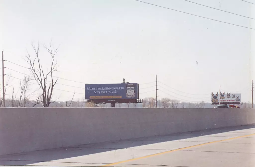 I-370 1.1 mi E/O Cave Springs/Truman Blvd SS, E/F