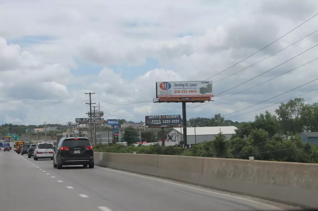 Hwy 141 0.45 mi N/O I-44 @ Meramec River WS, N/F