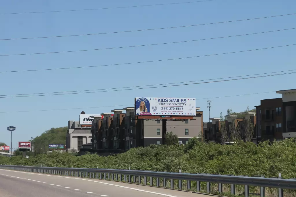 I-44 0.3 mi W/O Hwy 141 SS, W/F