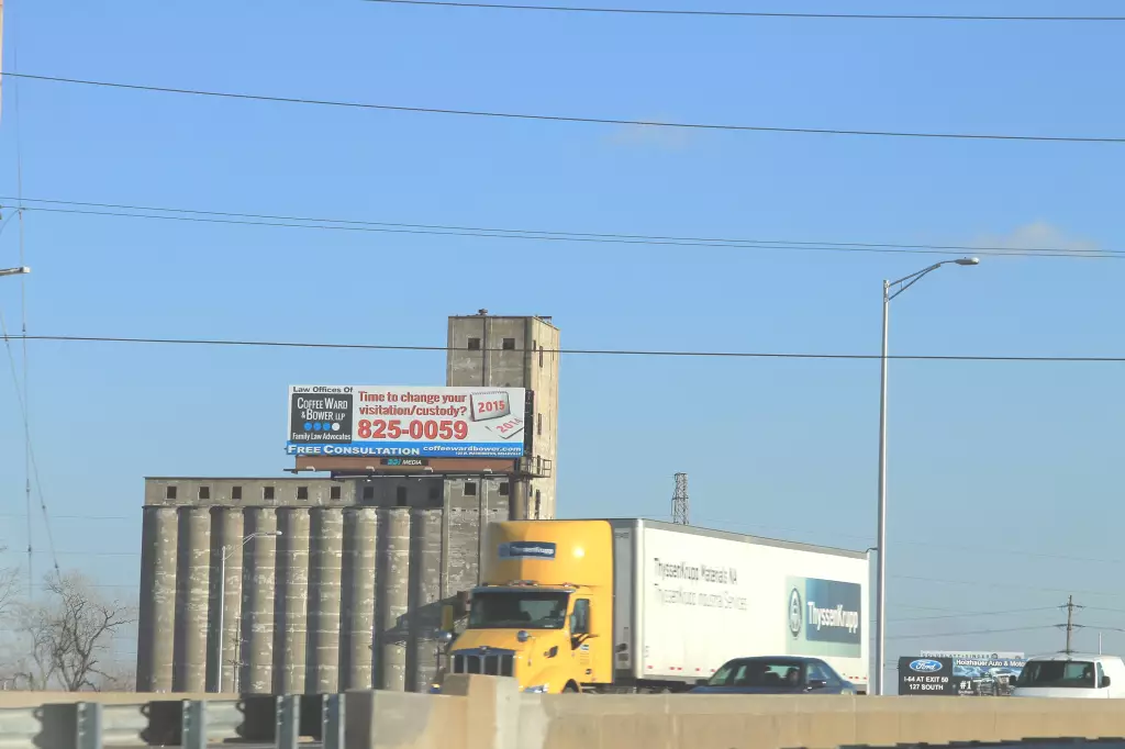 I-64 0.7 mi W/O 25th Street Exit NS, W/F