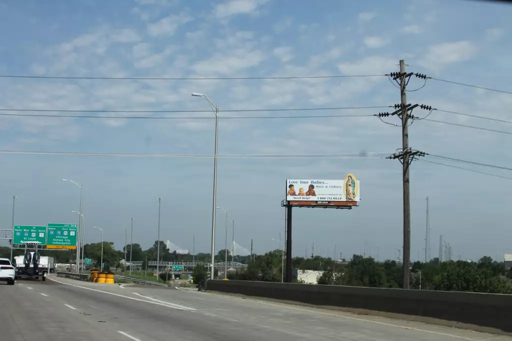 I-64 0.7 mi W/O 25th Street Exit NS, E/F