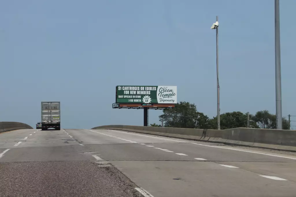 I-55/70 0.6 mi E/O I-55/70/64 interchange SS, W/F