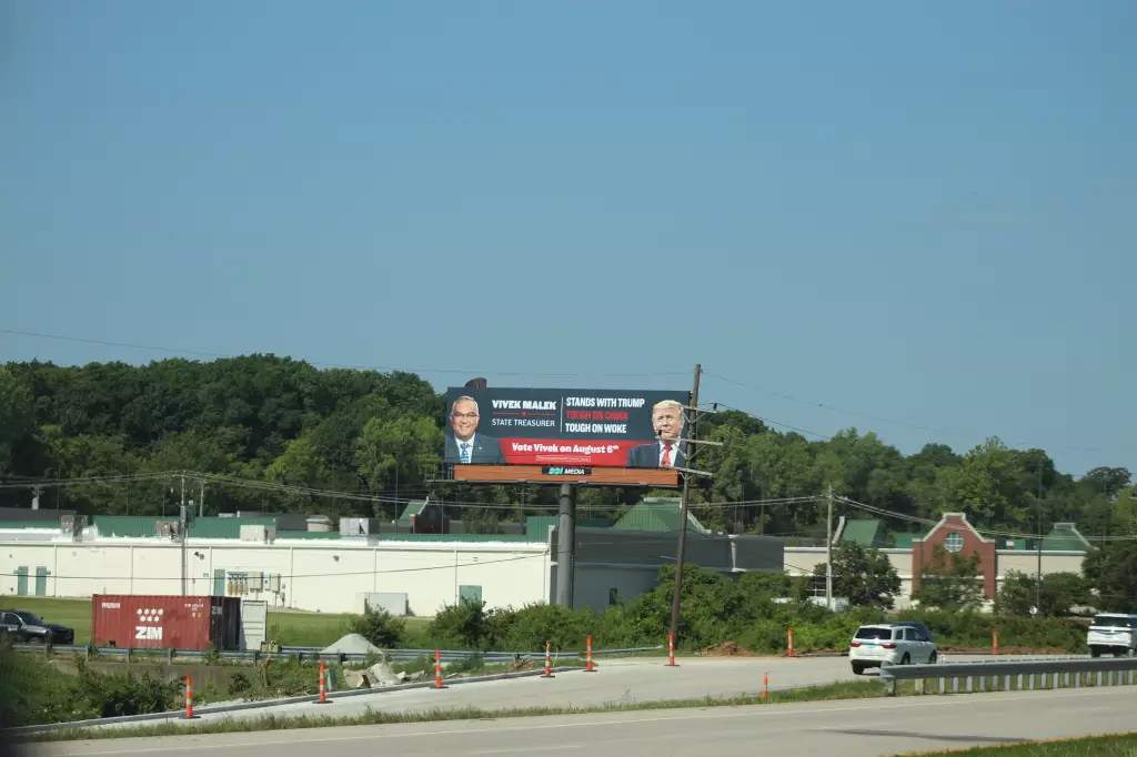 I-70 1.1 mi W/O Hwy. 47, just E/O the Warrenton Outlet Mall SS, E/F