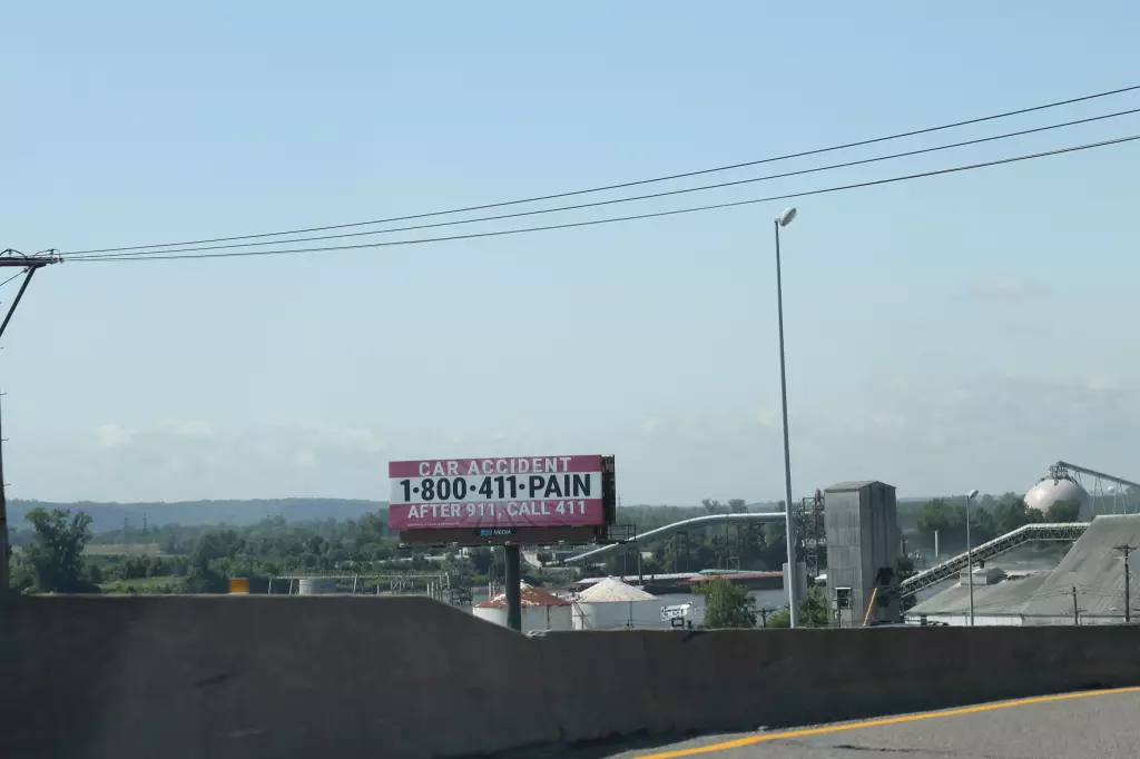I-55 1.4 mi N/O 4500 South Broadway Exit #204 ES, N/F