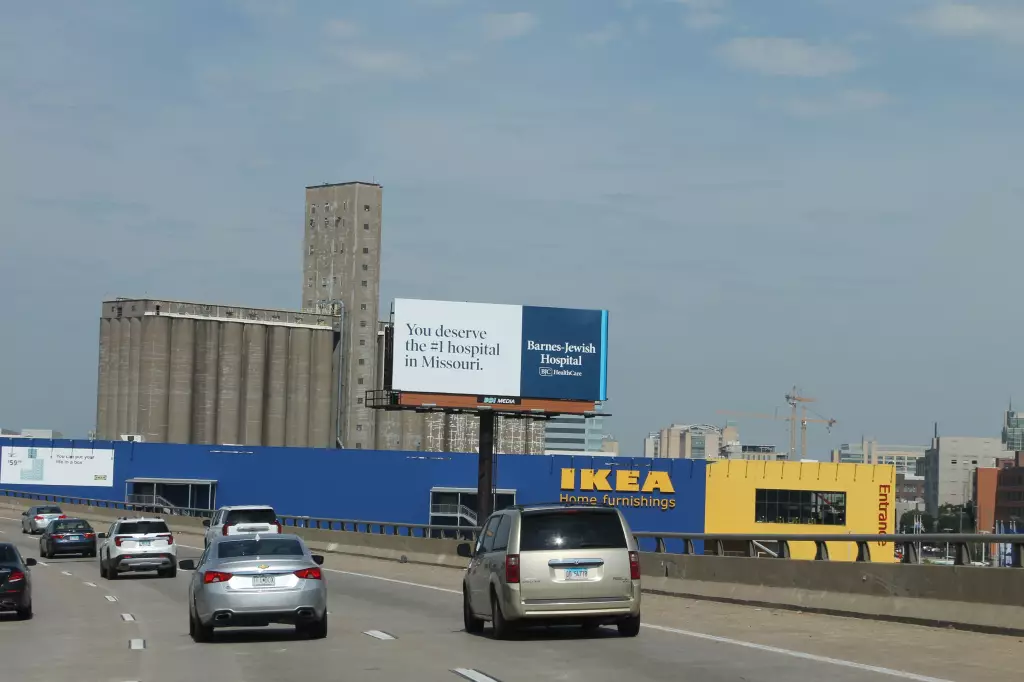 Hwy 40 0.4 mi W/O Grand NS, E/F
