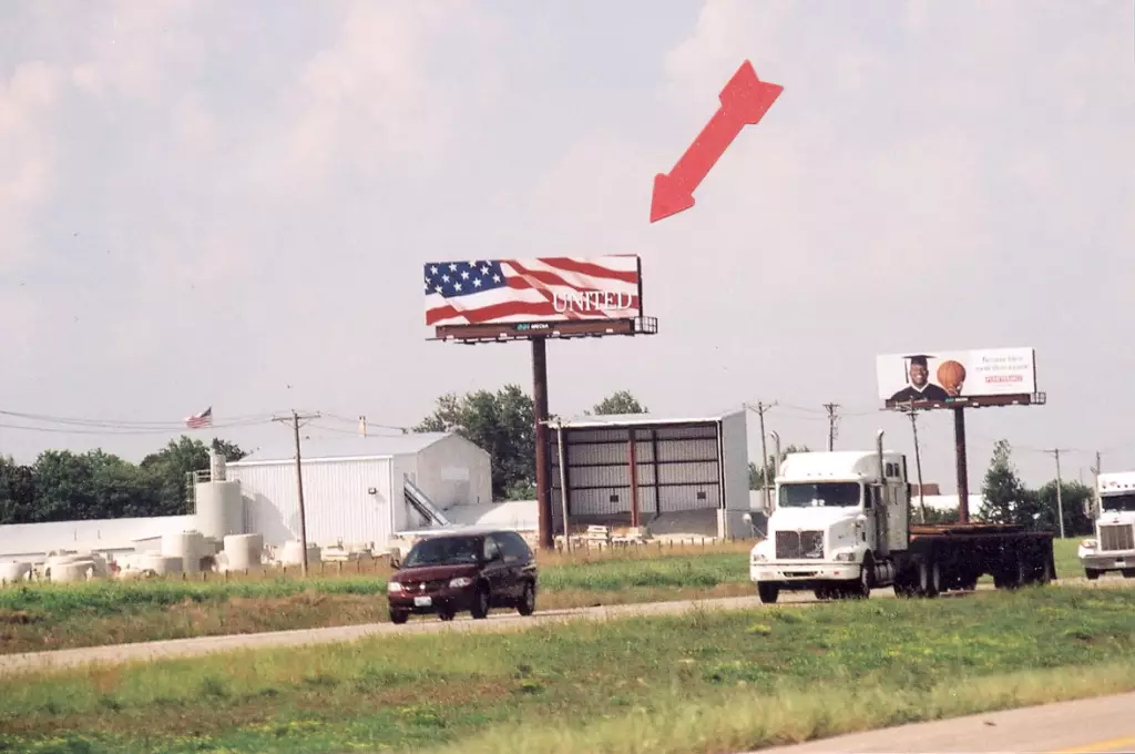 Hwy 61 6 mi N/O Troy, .4 mi s/o Hwy K & V WS, S/F