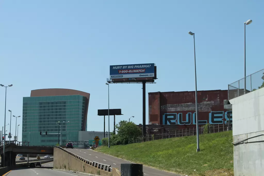 I-44 600 ft E/O Cass Avenue SS, W/F