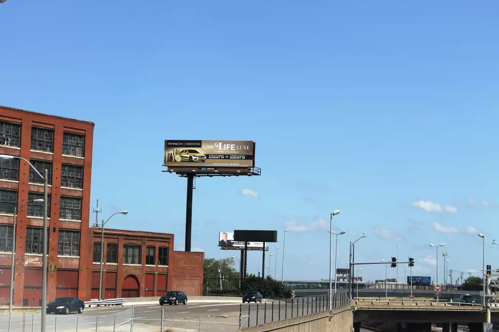 I-44 600 ft E/O Cass Avenue SS, E/F