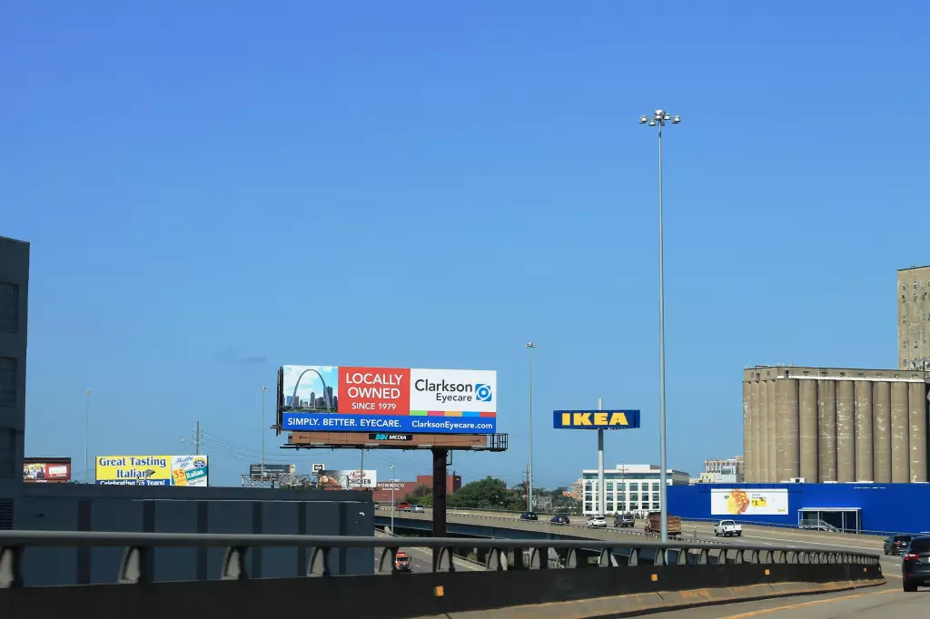 Hwy 40 1.35 mi E/O Kingshighway SS, E/F