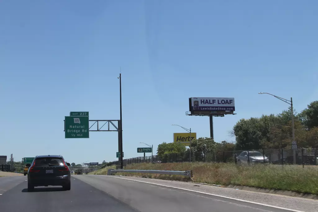 I-70 0.65 mi E/O St. Louis Lambert Airport Exit SS, W/F