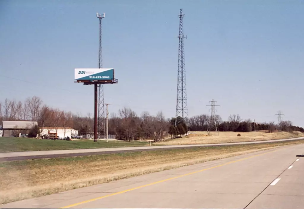 Hwy 54 0.9 mi S/O Hwy BB WS, S/F