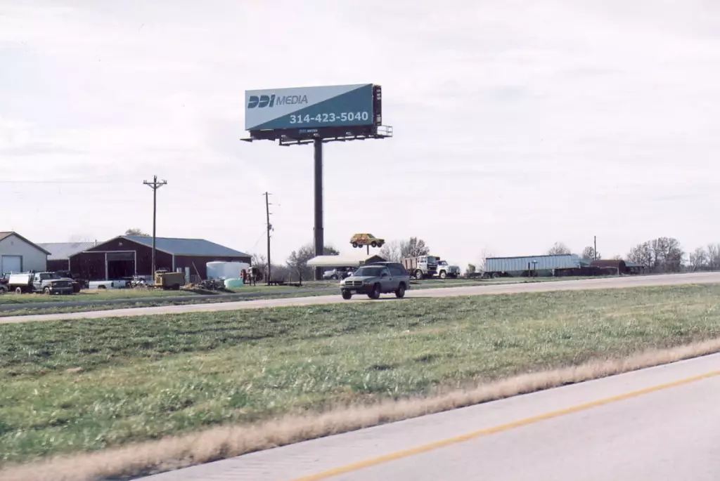 Hwy 61 0.5 mi S/O Hwy 19 WS, S/F