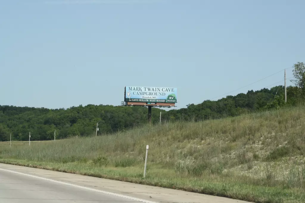 Hwy 61 6.9 mi N/O Route UU/Bowling Green overpass ES, S/F