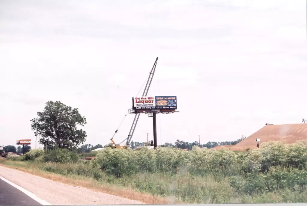 Hwy 79 3 mi S/O Hwy. 47 ES, S/F