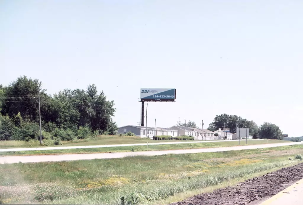 Hwy 61 0.8 mi S/O Hwy B/Bus. 61, LaGrange Exit ES, N/F