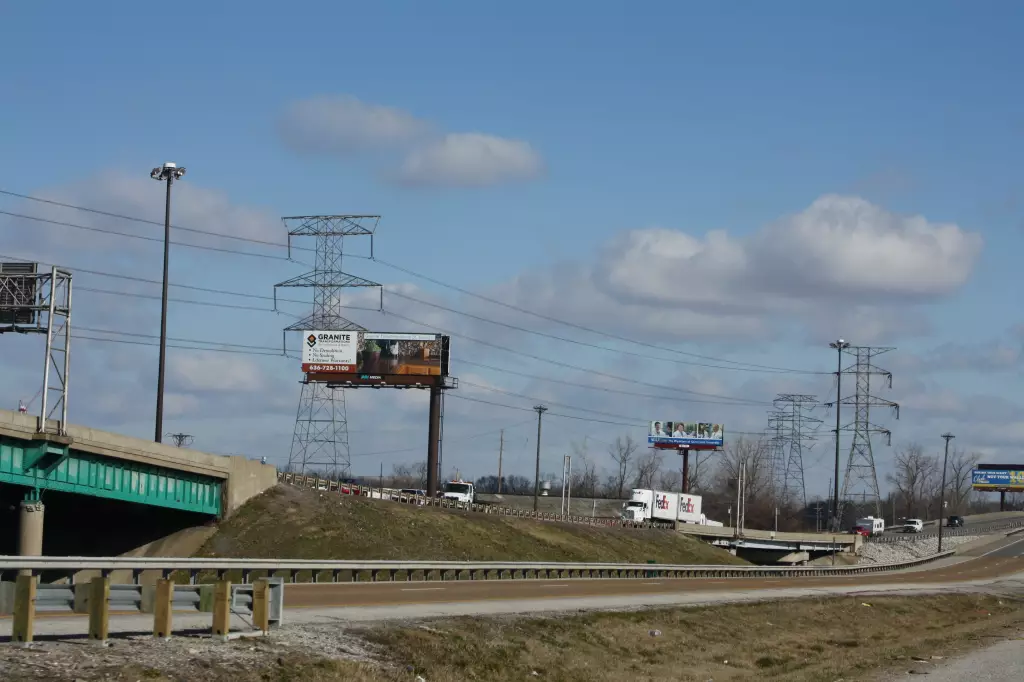 I-55/I-64 1.5 mi W/O I-55/I-64 merge NS, W/F