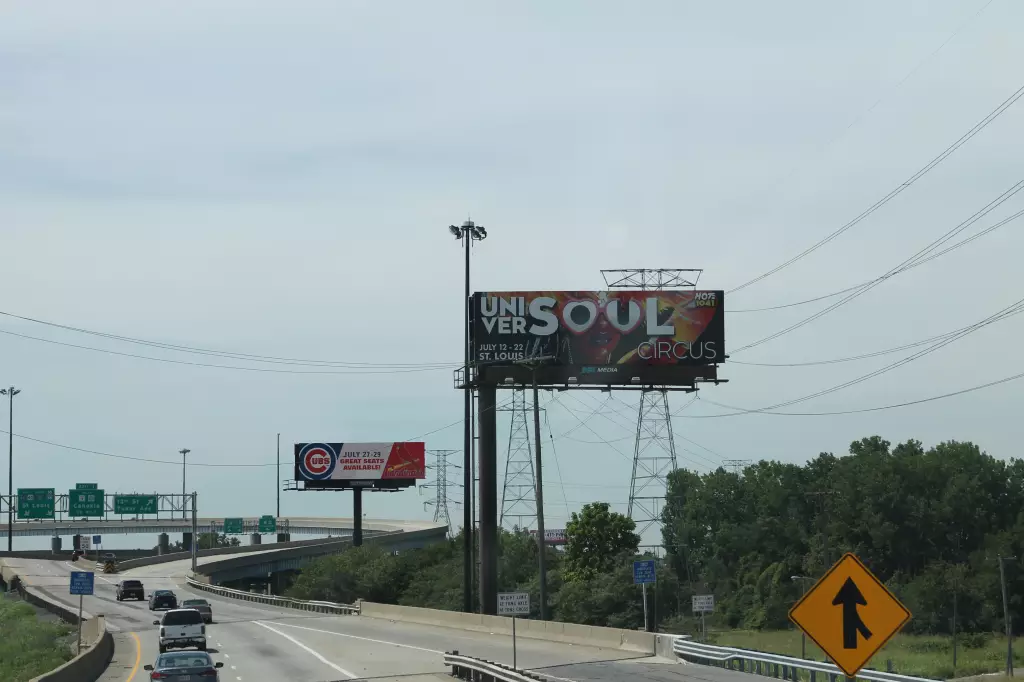 I-55/I-64 1.5 mi W/O I-55/I-64 merge NS, E/F