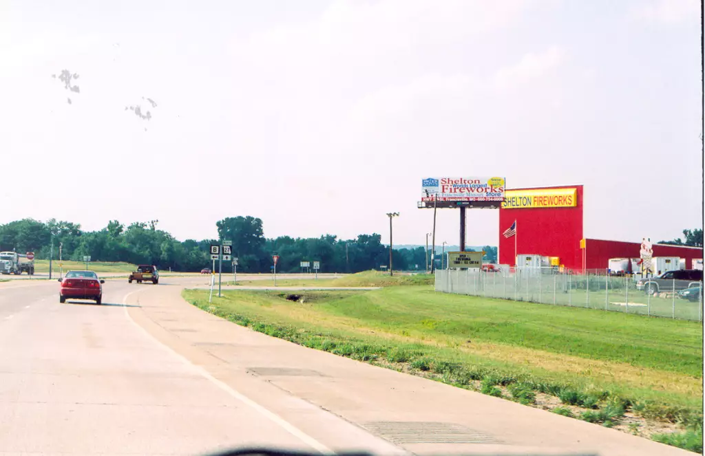 Hwy 27 N 4.2 mi N/O Rte 136 ES, S/F