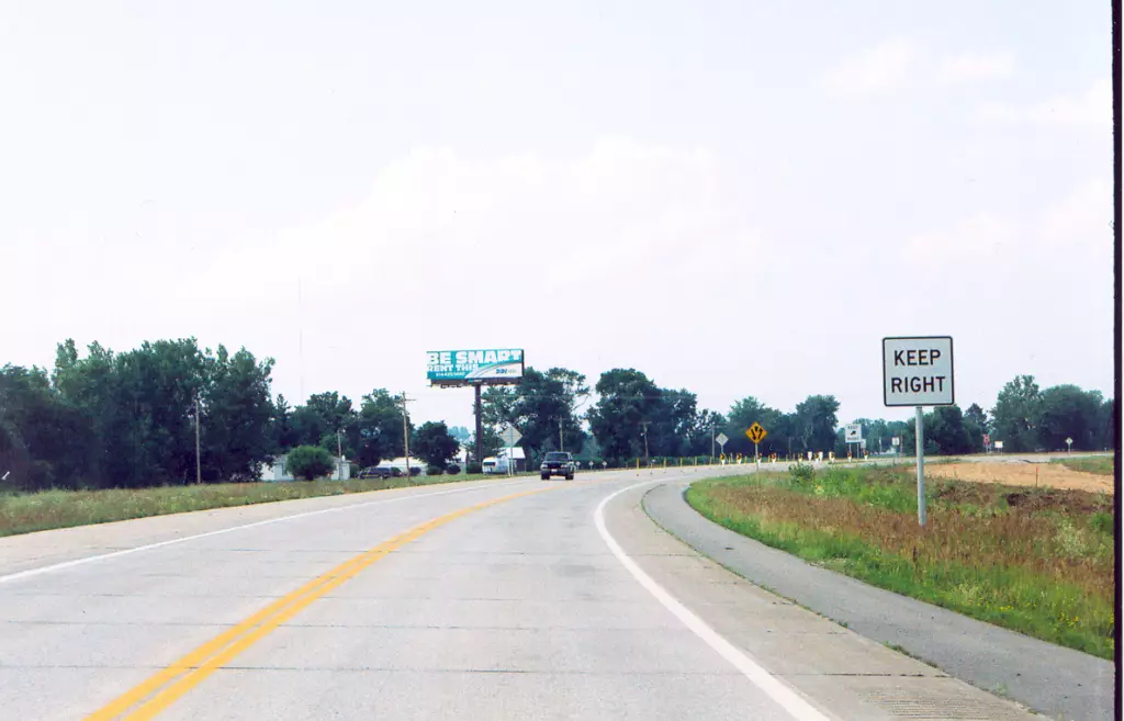 Hwy 27 1.37 mi S/O Hwy 136 WS, S/F