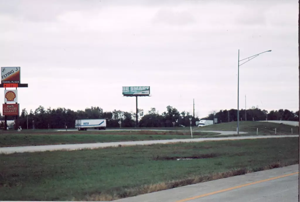 Hwy 27 750 ft S/O Hwy 136 ES, N/F