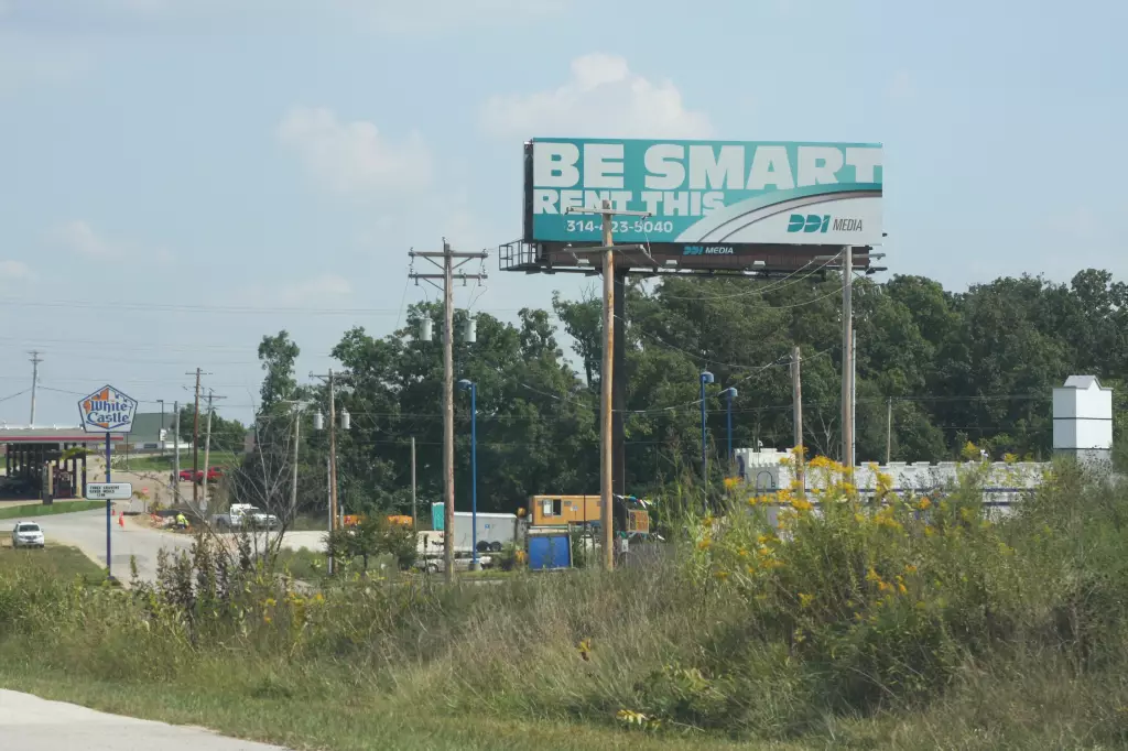 Hwy 30 0.95 mi E/O Dillon Road SS, W/F