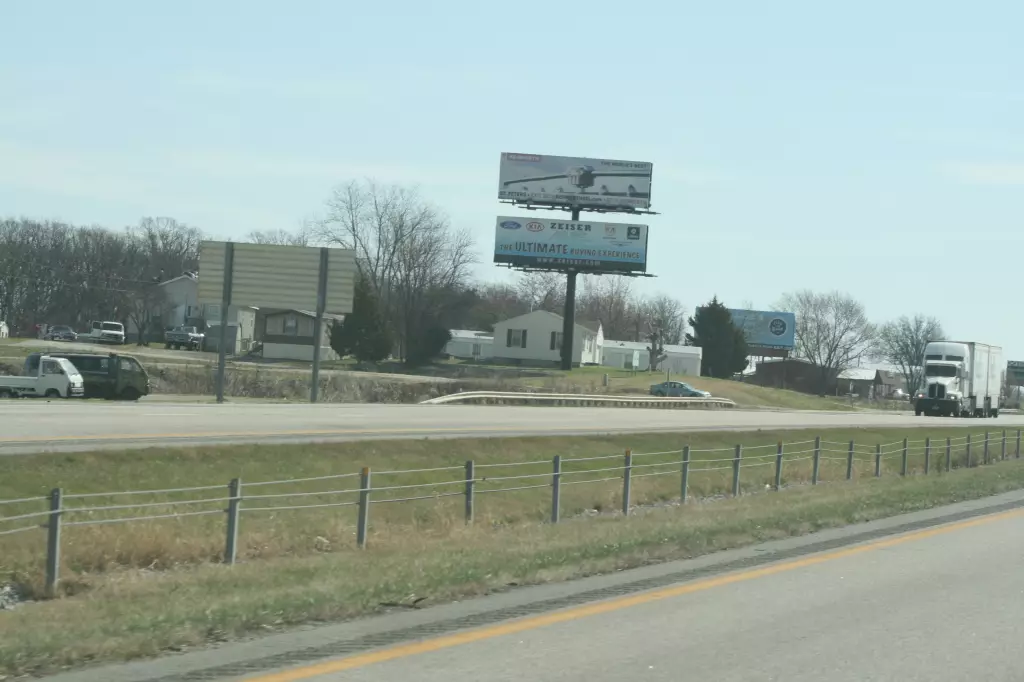 I-70 2.8 mi W/O Hwy W/Hwy T, Exit #203 NS, W/F
