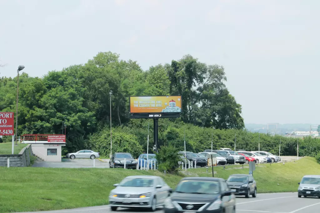 Page Avenue 0.5 mi E/O Lindbergh SS, E/F