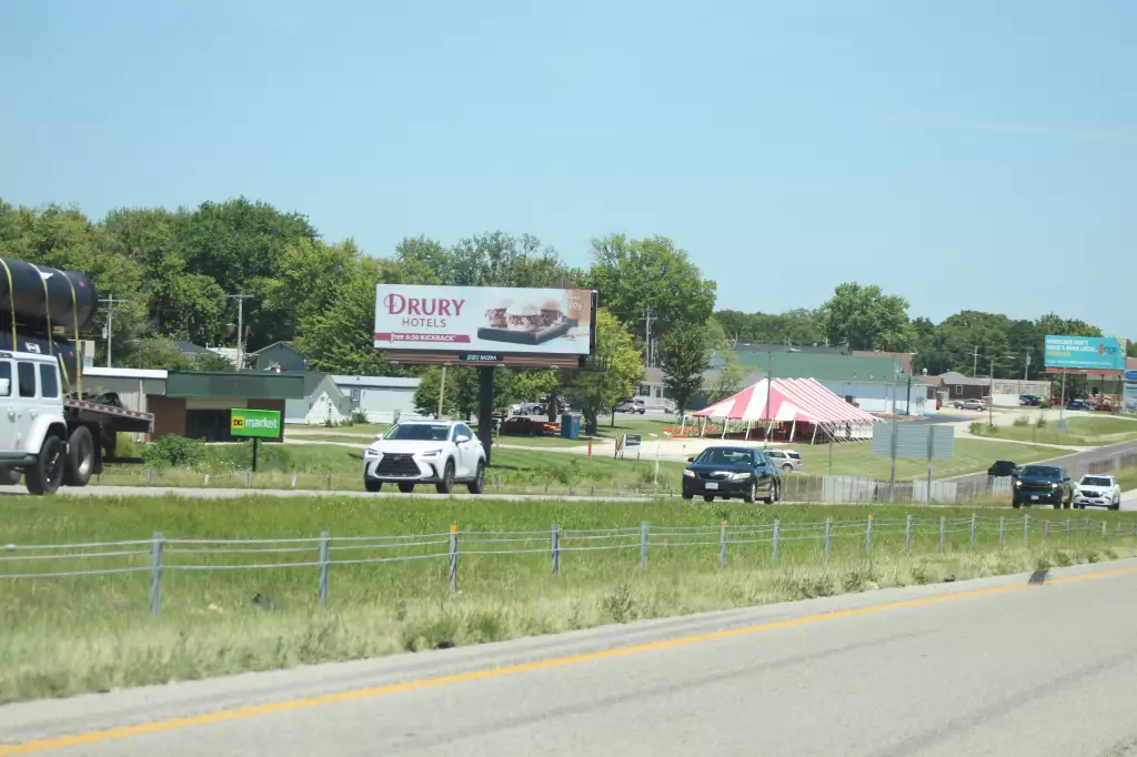 I-70 0.5 mi W/O Hwy J NS, W/F