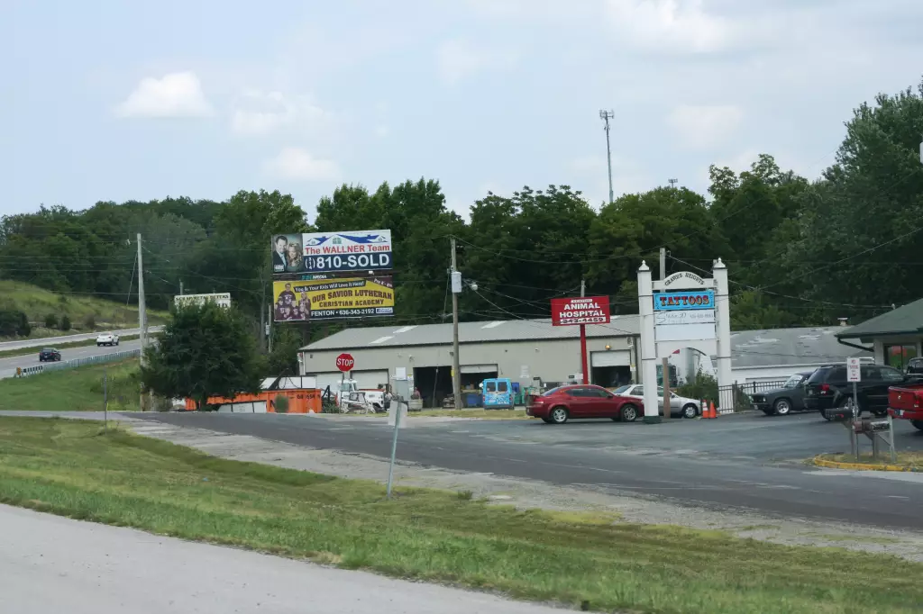 HWY 30 0.4 mi E/O Valley Dell Dr. SS, W/F