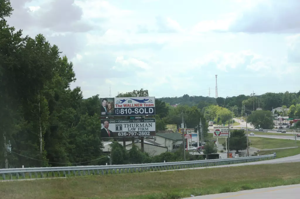 HWY 30 0.4 mi E/O Valley Dell Dr. SS, E/F