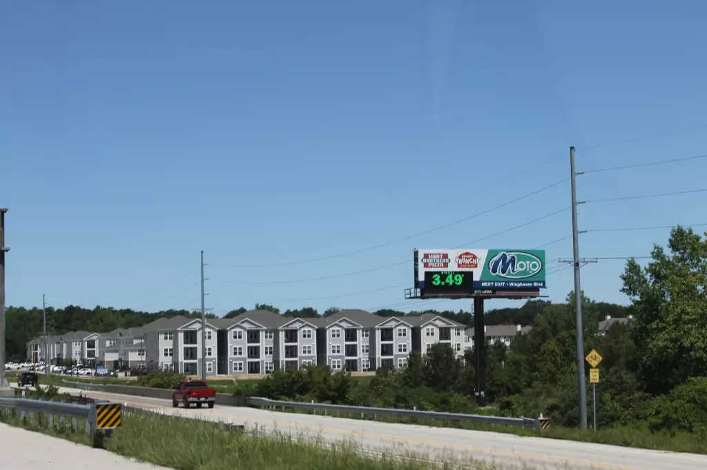 Hwy 40 2.4 mi W/O Hwy K NS, E/F