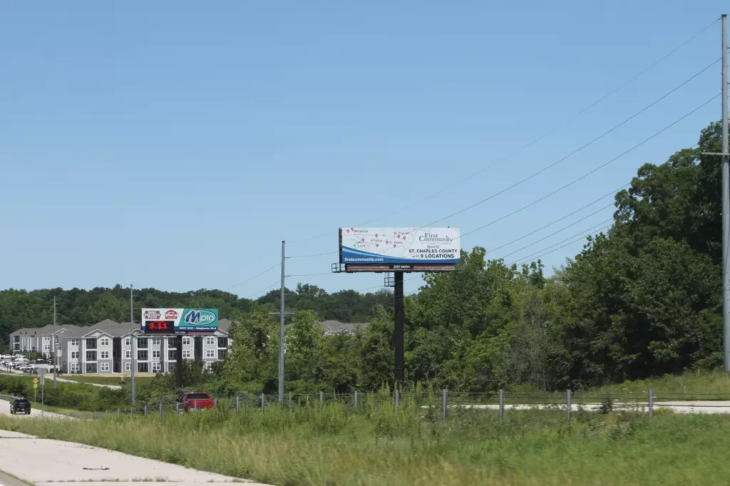Hwy 40 2.3 mi W/O Hwy K NS, E/F