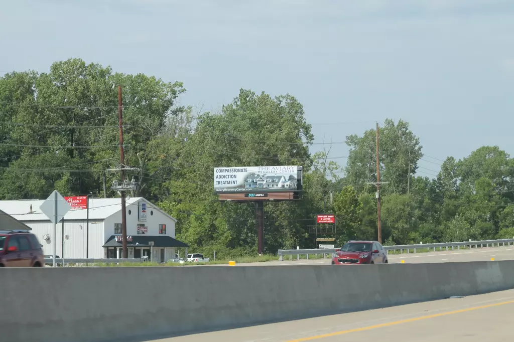 MO-364/MO-94 1.2 mi E/O Mid Rivers Mall Dr. overpass SS, N/F