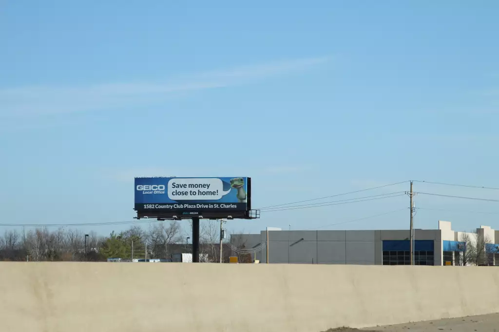 I-370 0.6 mi W/O Elm St. / New Town Blvd. NS, W/F