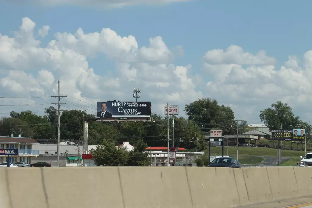 I-270 0.2 mi E/O Bellefontaine Exit NS, W/F