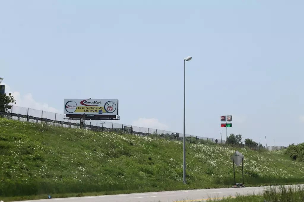 I-270 0.1 mi E/O Lilac SS, E/F