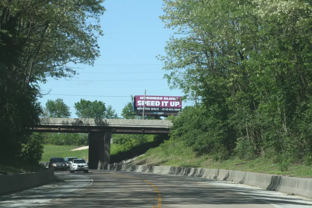 HWY 67 0.3 mi S/O Alton Square Mall Dr. ES, S/F